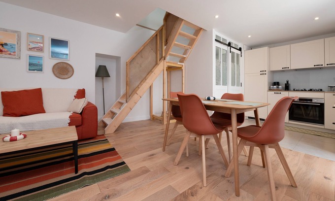 Sauzon House | Holiday Home 'Ker Mam - Belle-Ile' with Sea View and Wi-Fi