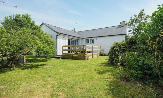 Matignon House | Holiday Home 'Kermat' with Private Terrace, Private Garden and Wi-Fi