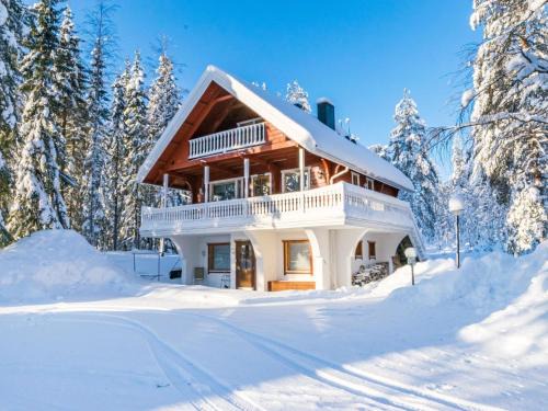 Kehys-Kainuu House | Holiday Home Kulma-alpit a paritalon yläk by Interhome