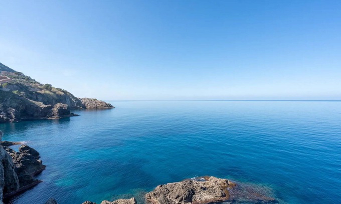 Banyalbufar House | Holiday Home 'La Cubana Casa Vacacional' with Sea View, Balcony and Wi-Fi