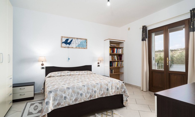 Orosei House | Holiday Home 'La Giara' with Private Terrace and Air Conditioning