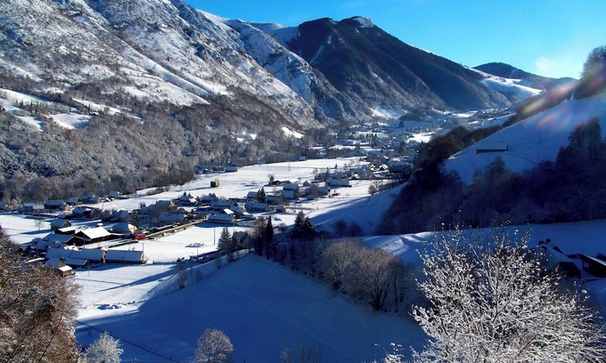 Campan House | Holiday Home 'La Grange De Gassiole' with Mountain View, Private Terrace and Wi-Fi