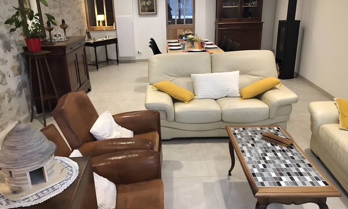 Cajarc House | Holiday Home 'La Maison Du Tour De Ville' with Mountain View, Wi-Fi and Air Conditioning