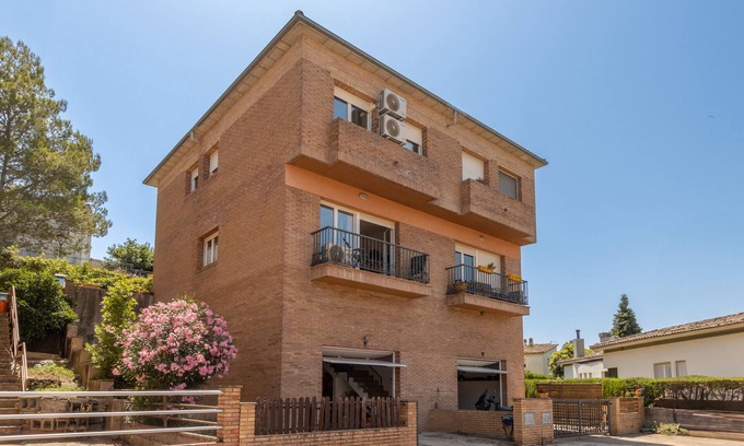 Banyoles House | Holiday Home 'Lago De Banyoles' with Lake View, Wi-Fi and Air Conditioning