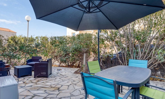 Frontignan House | Holiday Home 'Le Mas De La Mer' with Private Terrace and Air Conditioning