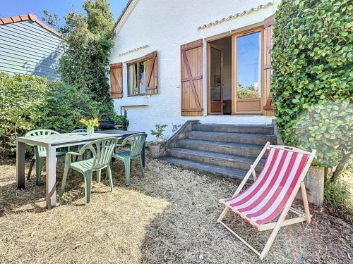 Tharon-Plage House | Holiday Home Les Ajoncs by Interhome