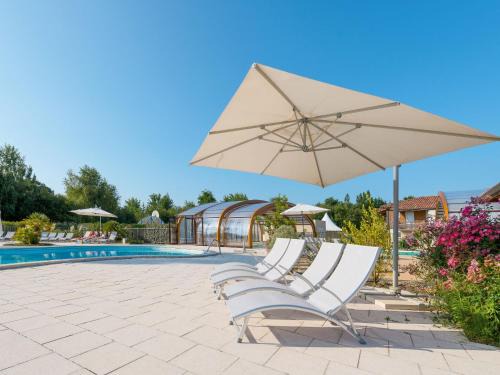 Parentis-en-Born House | Holiday Home Les Cottages du Lac M3 by Interhome