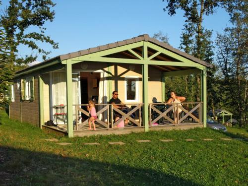 Beynat House | Holiday Home Les Hameaux de Miel by Interhome