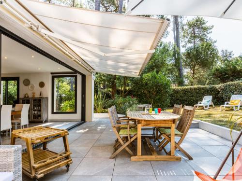 Ronce-les-Bains House | Holiday Home Les Narcisses by Interhome