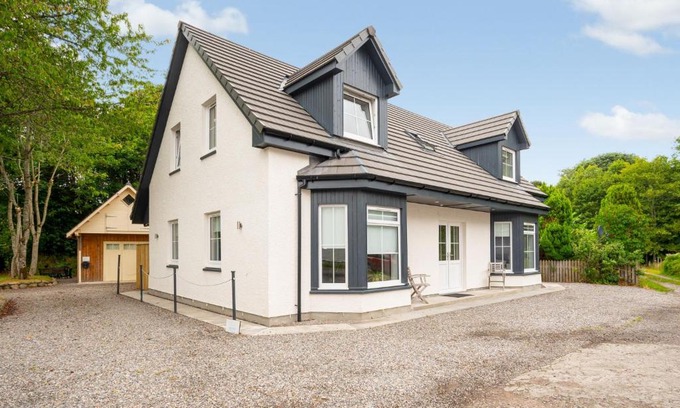 Drumnadrochit House | Holiday Home Loch Ness House by Interhome