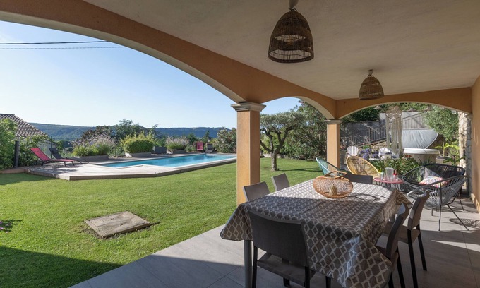 Saint-Privat House | Holiday Home "Logement Spacieux Agréable" with Mountain View, Private Pool & Wi-Fi
