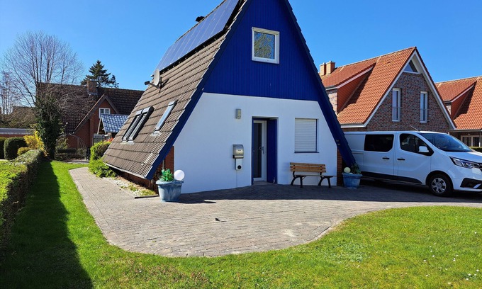 Harlesiel House | Holiday Home 'Lotte' with Sea View, Private Terrace and Wi-Fi