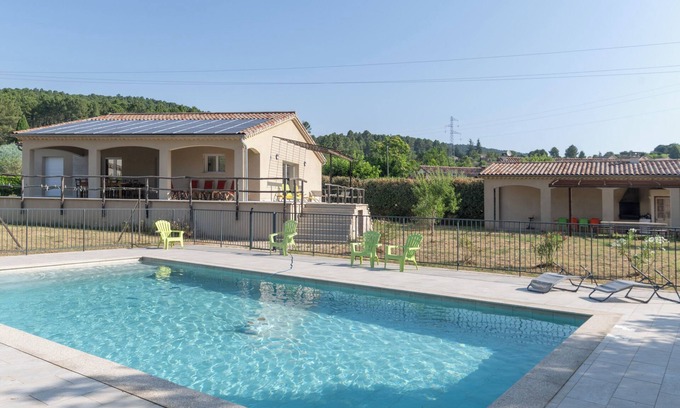 Les Salelles House | Holiday Home 'Luminières 2' with Mountain View, Wi-Fi and Air Conditioning