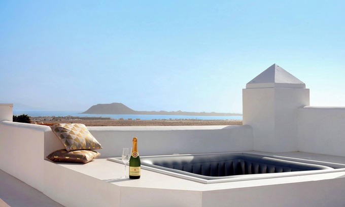 Geafond Apartment | Holiday Home 'Luxury Ocean View' with Sea View and Shared Pool