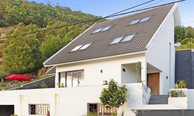 Campanario House | Holiday Home Madeira Aurelio Village with Sea View, Terrace & Wi-Fi