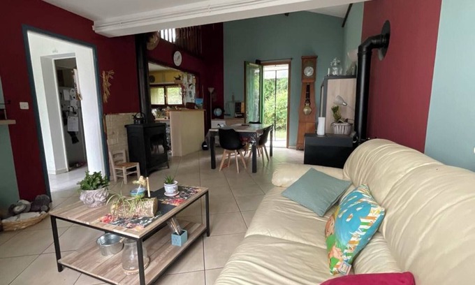 Pradines House | Holiday Home 'Maison De Vacances Pradines' with Private Garden