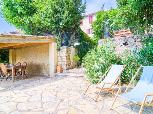 Tourtour House | Holiday Home Maison de Village Les Ormeaux by Interhome