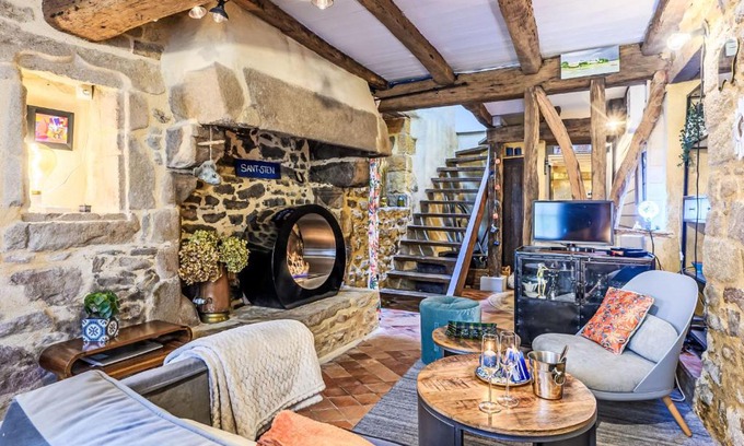 Port de St Goustan House | Holiday Home Maison du Bosco by Interhome