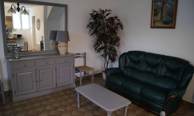 Blere House | Holiday Home "Maison En Touraine" with Private Terrace and Private Garden
