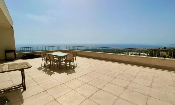 Marbella House | Holiday Home 'Marbella Hills' with Sea View, Wi-Fi and Air Conditioning