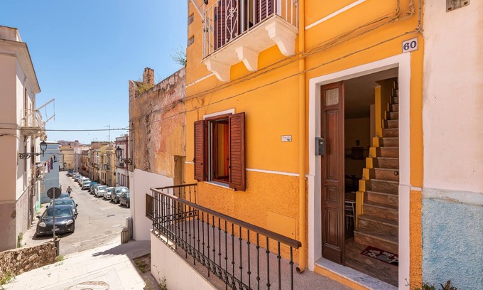 Carloforte House | Holiday Home 'Maristella' with Balcony