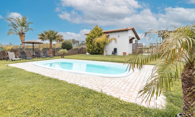Theologos House | Holiday Home 'Mb Luxury House' with Sea View, Wi-Fi and Air Conditioning