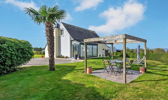 Camaret-sur-Mer House | Holiday Home "Meublé de Tourisme Acanthe" with Sea View, Private Terrace & Wi-Fi
