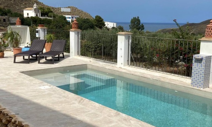 La Parata House | Holiday Home "Mi Abuela Maria" with Sea View, Pool & Wi-Fi