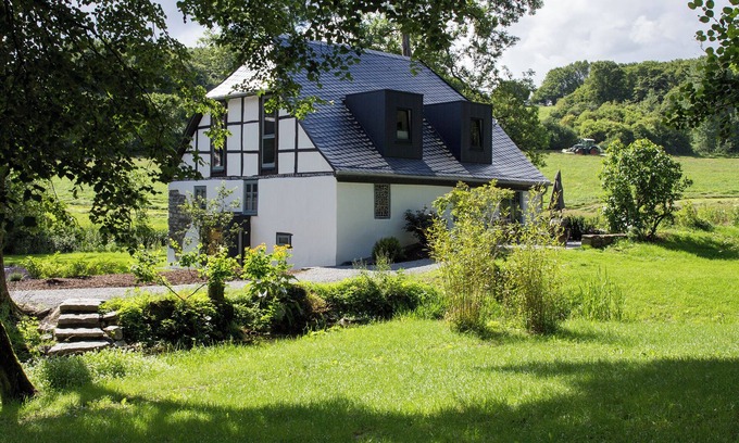 Brilon House | Holiday Home 'Michels Mühle - Wieder Land Sehen' with Private Terrace, Private Garden and Wi-Fi