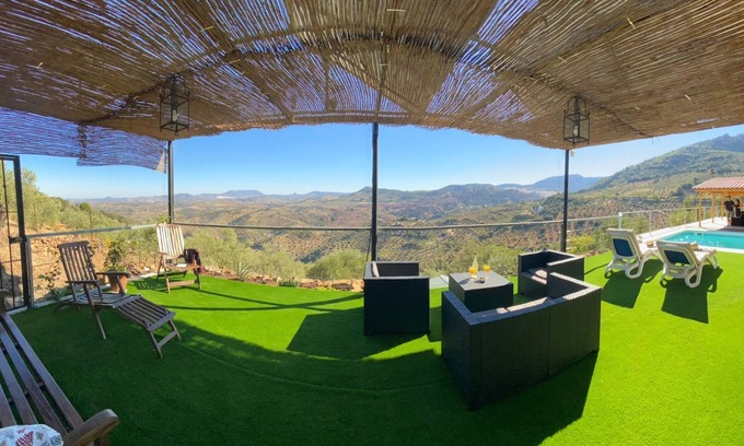 El Gastor House | Holiday Home 'Miralvalle' with Mountain View, Wi-Fi and Air Conditioning