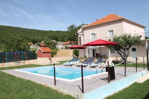 Dicmo Villa | Holiday home Miramary