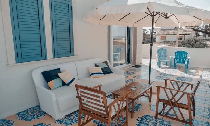 San Lorenzo House | Holiday Home "MisMar Superior" with Sea View, Terraces & Wi-Fi