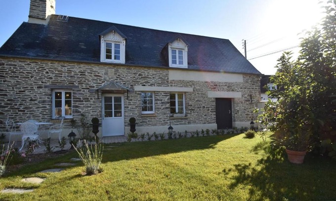 La Barre-de-Semilly House | Holiday Home near Mont Saint-Michel