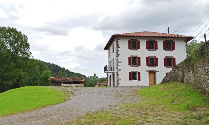 Uhart-Cize House | holiday home near St Jean Pied De Port
