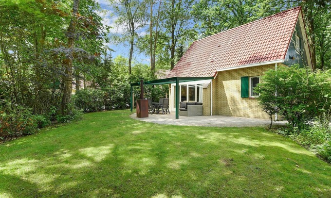 Diessen House | Holiday Home in Brabant with Garden & BBQ