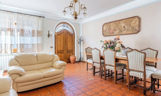 Molazzana House | Holiday Home 'Nonna Teta 10' with Garden