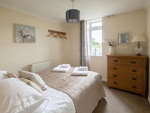 Henfield House | Holiday Home Oak Cottage by Interhome
