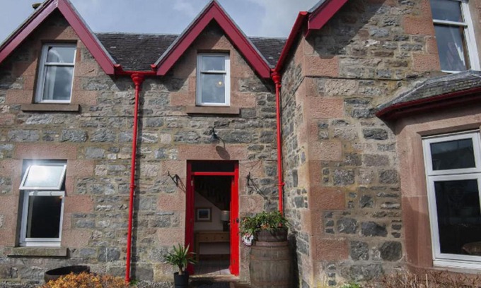 Drumnadrochit House | Holiday Home Oakdale House by Interhome