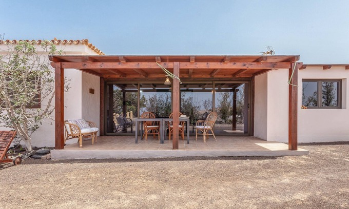 La Oliva House | Holiday Home "Oasis en Cotillo" with Terrace, Grill, Panoramic View & Fans