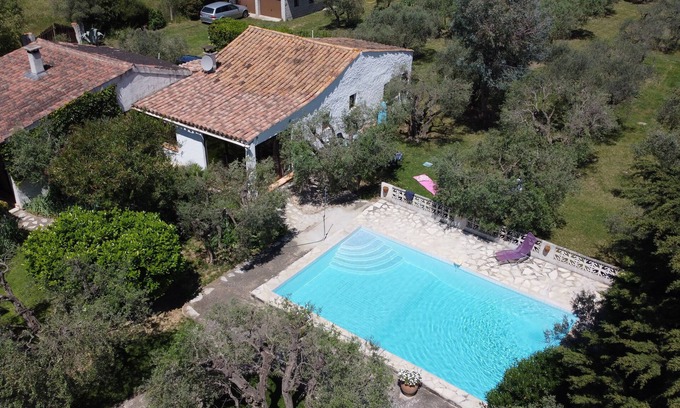 Arles House | Holiday home on a quiet, shady, private property