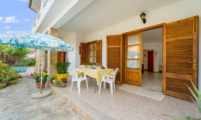 Fluminimaggiore House | Holiday Home 'Orchidea' with Private Terrace, Wi-Fi and Air Conditioning