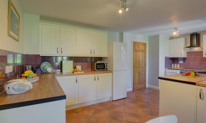 Little Walsingham House | Holiday Home Pebble by Interhome