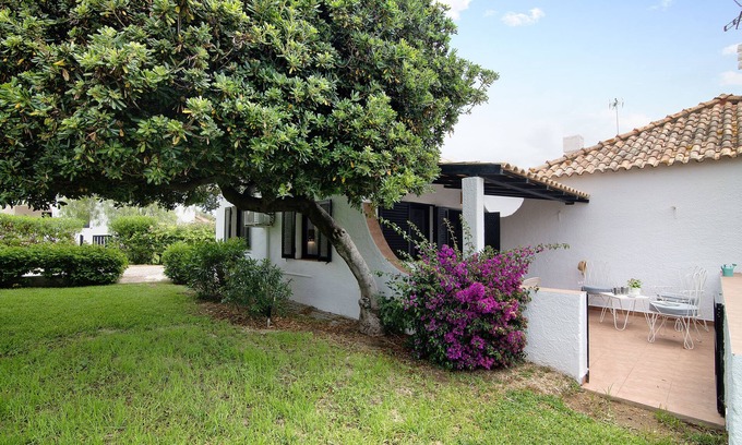 Santa Luzia House | Holiday Home 'Pedras Del Rei I' with Shared Pool, Wi-Fi and Air Conditioning