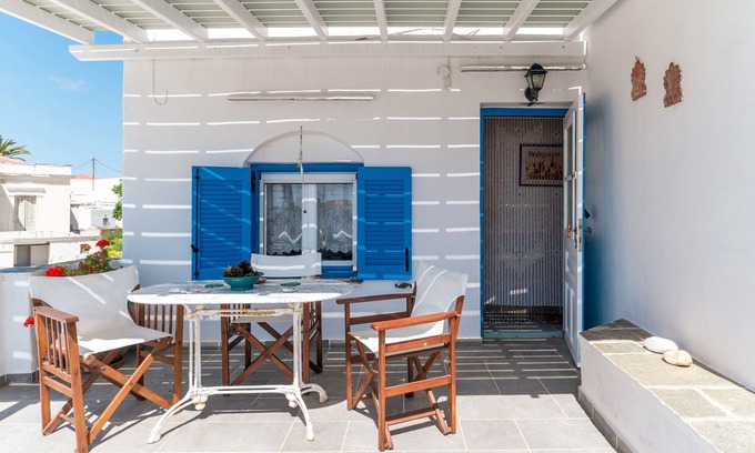 Sifnos House | Holiday Home 'Penny's House' with Mountain View, Wi-Fi and Air Conditioning