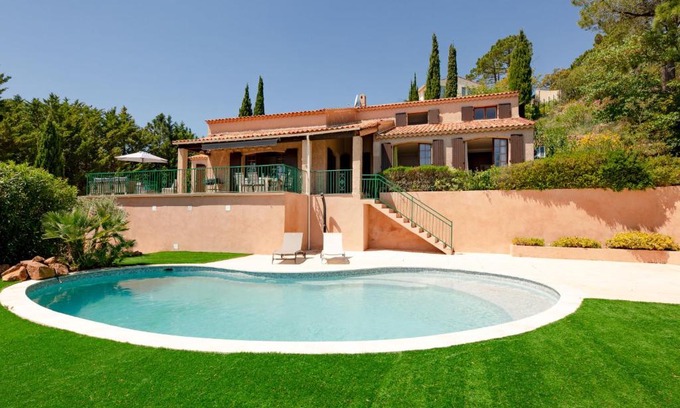 Espero-Pax House | Holiday Home Ponderosa by Interhome