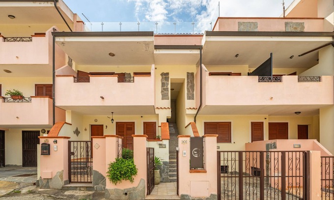 Villasimius House | Holiday Home 'Rifiugio A Tisiddu' with Private Terrace, Wi-Fi and Air Conditioning