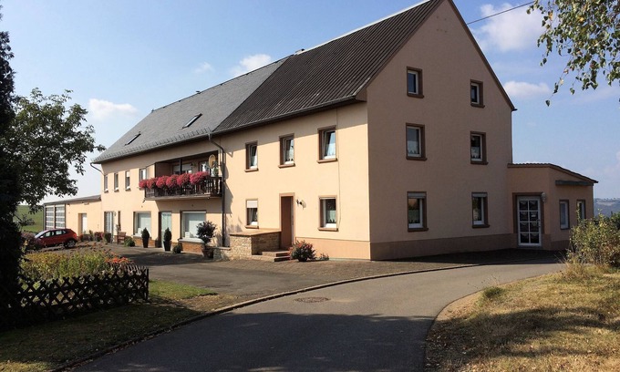 Rodershausen Apartment | Holiday Home Rodershausen near Vianden Castle