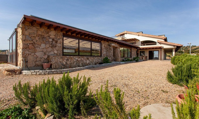 Siniscola House | Holiday Home 'S'ena E Mammai' with Sea View, Garden, Terrace and Wi-Fi
