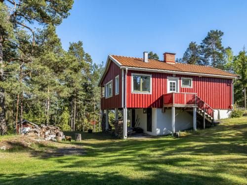 Stavsnas House | Holiday Home Smultronstället by Interhome
