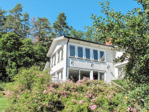 Vikbolandet House | Holiday Home Stegeborg Sjöstugan by Interhome